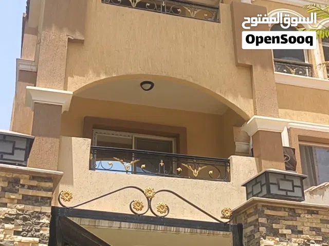 135 m2 2 Bedrooms Apartments for Sale in Giza Sheikh Zayed