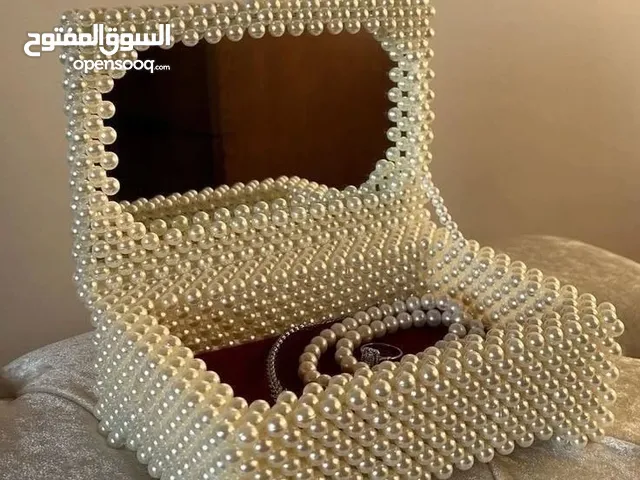 اكتشفوا روعة الإبداع في كل قطعة من تشكيلتنا المميزة من القطع الهاند ميد، لوكسيا