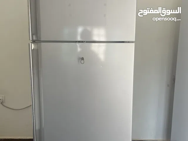 الثلاجة شارب