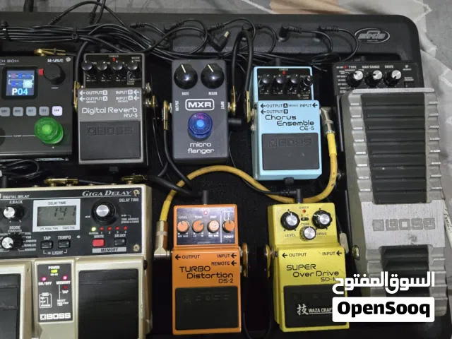 BOSS PEDAL WITH PEDAL BOARD BUILT-IN POWER SUPPLY