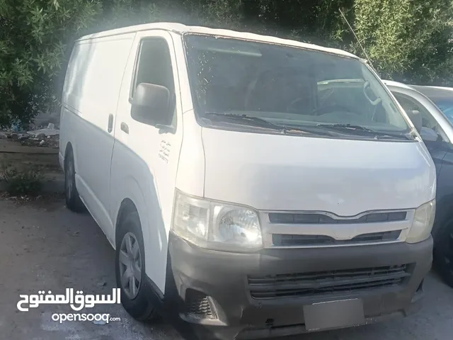 2 باص هايس مقفل 2013 و 1999 بيمه سنه