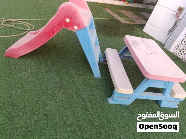 زحليقة و طاولة لعب الاطفال الاستخدام الداخلي والخارجي للأطفال دون سن ال5 سنوات