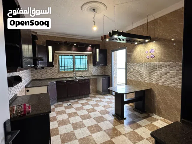شقة مجددة بالكامل - 3نوم - 170م - مطلة - قرب الخدمات العامة / مرج الحمام