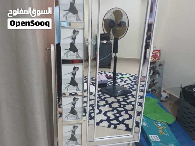 مرايه كبيرة وحافظة اكسسوارات للبنات