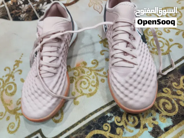 حذاء ماجسته محبب كره قدم للبيع