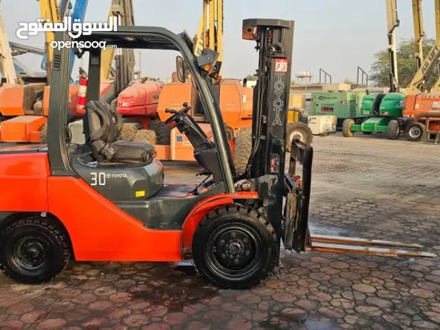 TOYOTA 3 TON PETROL  VERY GOOD CONDITION