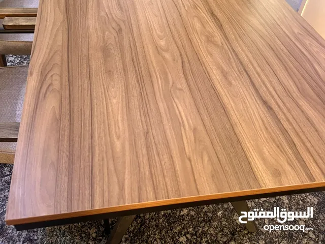 ميز طعام