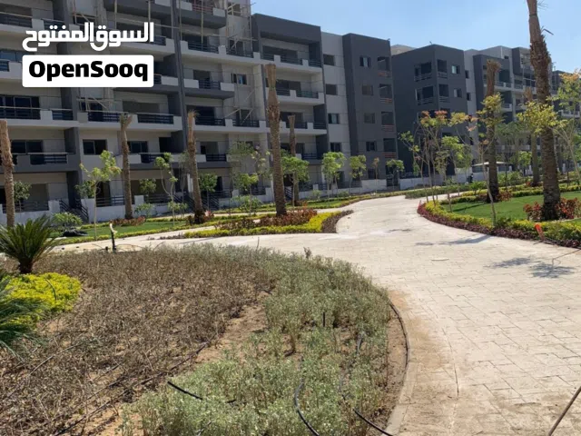بمقدم 3 مليون فقط امتلك شقه واستلم مفتاحها جاهزه ع النقل منزله سعرها لسرعه البيع بجوار مطار القاهره