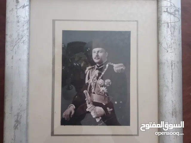 للبيع برواز ملكي للملك فاروق نادر مغلف محكم