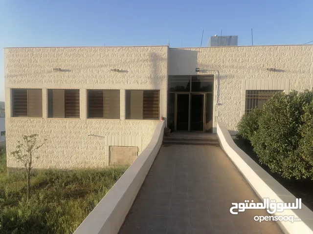 224 m2 5 Bedrooms Townhouse for Sale in Al Karak Mu'ta
