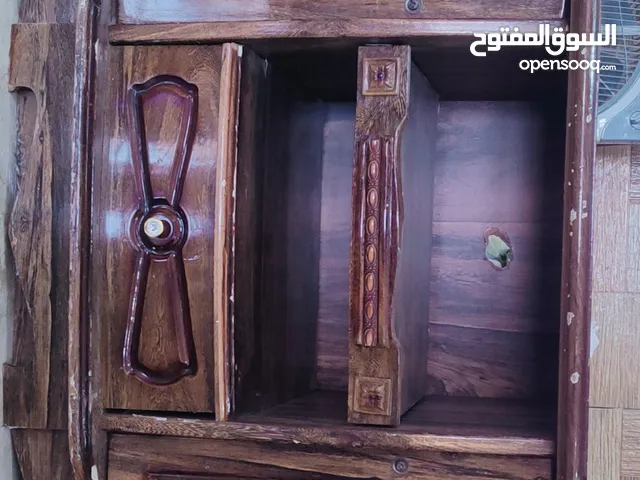 طاولة شاشة للبيع المستعجل