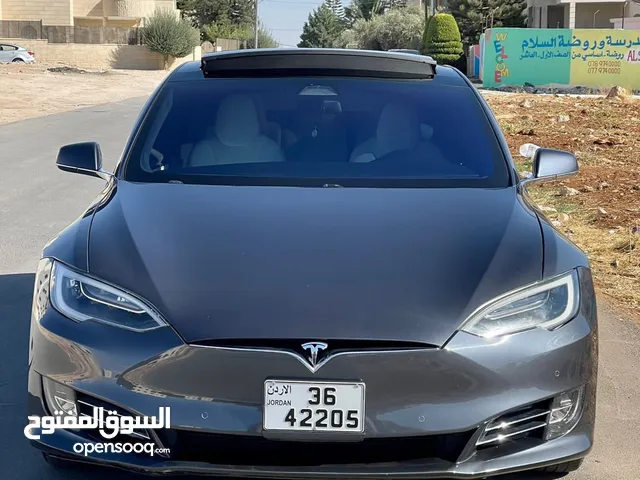 Tesla Model S 2018 in Amman