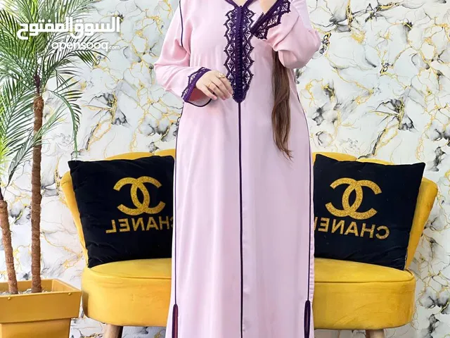 جلابة مخدومة بتوب كريب كوريا كريب دوسوا نخب الاول مع المونش والقب مغلفين بموسلين خدمة معلم ماشي سواق