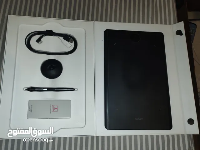 Wacom intuos pro تابلت أو لوحة رسم محترفين ، حالة ممتازة جدا جدا كالجديد .