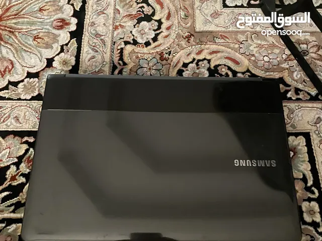 كمبيوتر سامسونج بلون اسود حاله جيده لايوجد مشاكل في الجهاز
