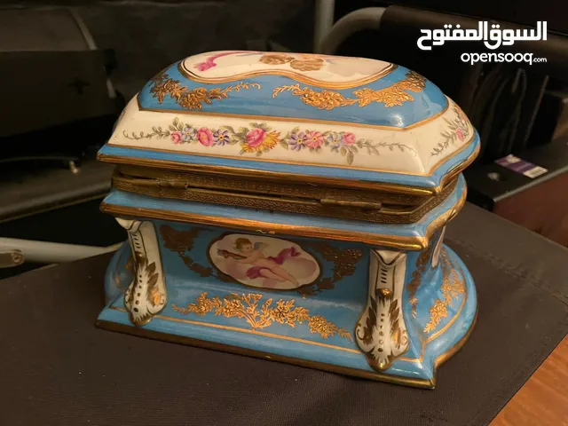 Meissen 17th-century German hand-painted and inlaid with gold very old stamped