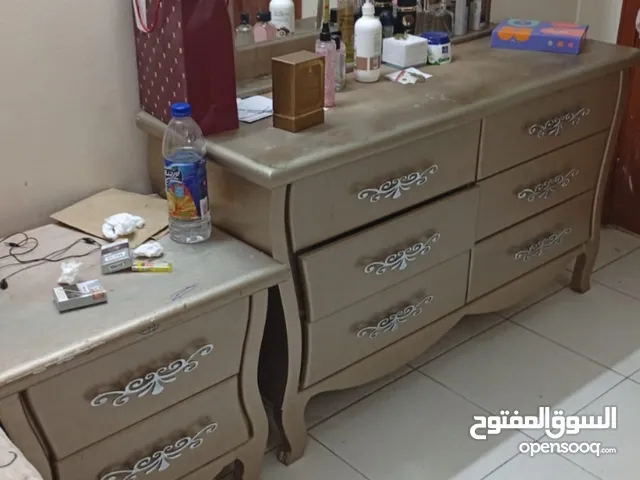 Bedroom dresser. بحالة جيدة تسريحة غرفه نوم