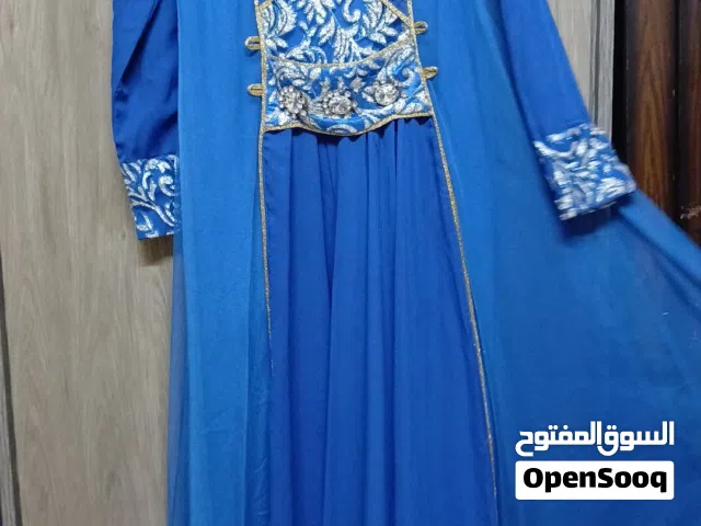 فساتين سهرة وجاكيتات ماركا