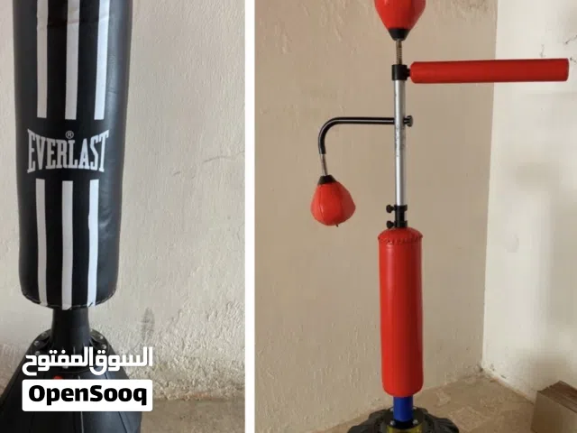 ستاندات ملاكمة شبه جديدة، شوال نجاصات، كرة سريعة