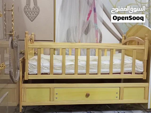 سرير اطفال نظيف جدا