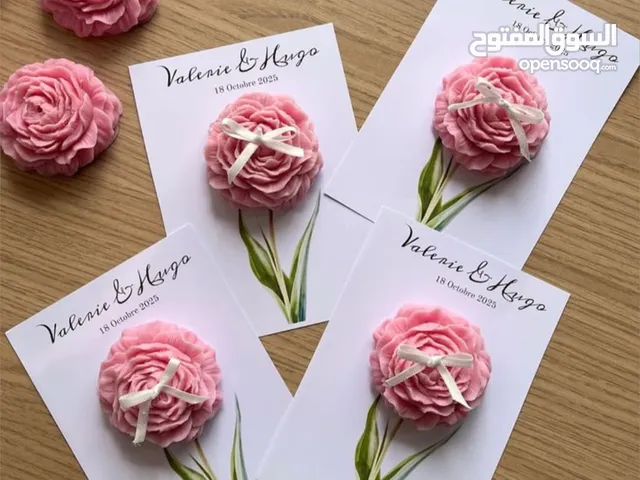 "عرض فاخر – شموع ورود اليدوية، روائح ساحرة وتصميم أنيق!" كل 50 وردة بي 150