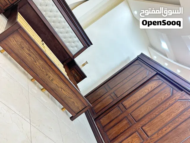 اثاث فيلا فخم جدآ من أحدث وارق الموديلات  ماركات عالمية  جوده عاليه جدا   استخدام بسيط جدآ