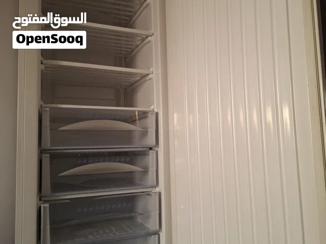 فريزر واسع  بحالة جديدة للبيع المستعجل
