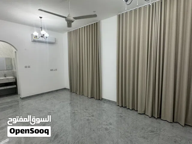 شقة في طابق الارضي في العامرات القديمة
