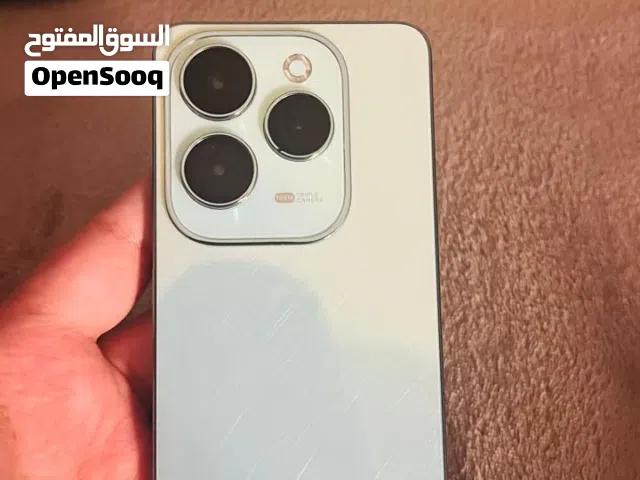 موبايل Infinix هوت 40 برو لون اخضر فاتح التخزين 256 جيجا بايت معه كرتونة و شاحن و كفر