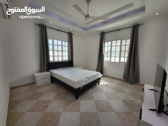 "غرف راقية في سكن للموظفات العمانيات بالخوض"
