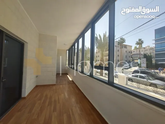 مجمع تجاري للايجار في ام اذينة - مساحة البناء 1600م