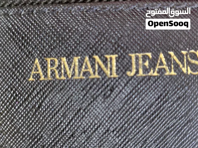 محفظة نسائية من براند ارماني