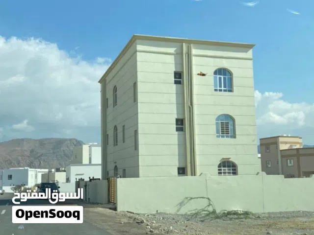 ارض مع شقق للبيع