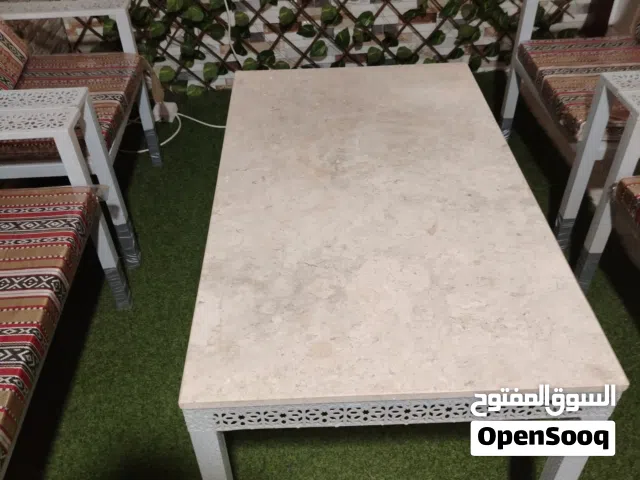 كراسي مع طاولة رخام 60 ريال مع قابل التفاوض
