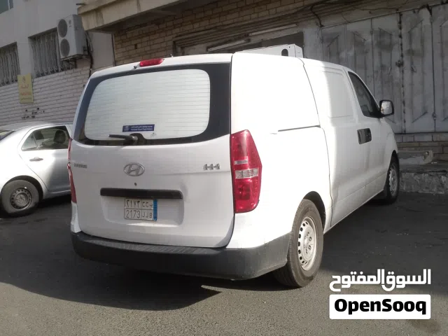 2017 هيونداي H1 GLS