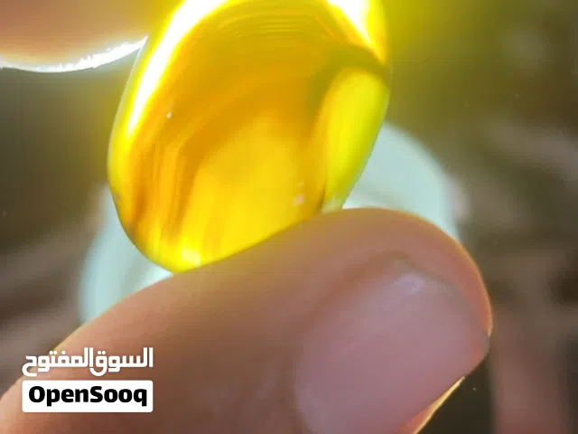 فص عقيق يمني نادر مرسوم فيه صوره لصقر كما موضح في الصور