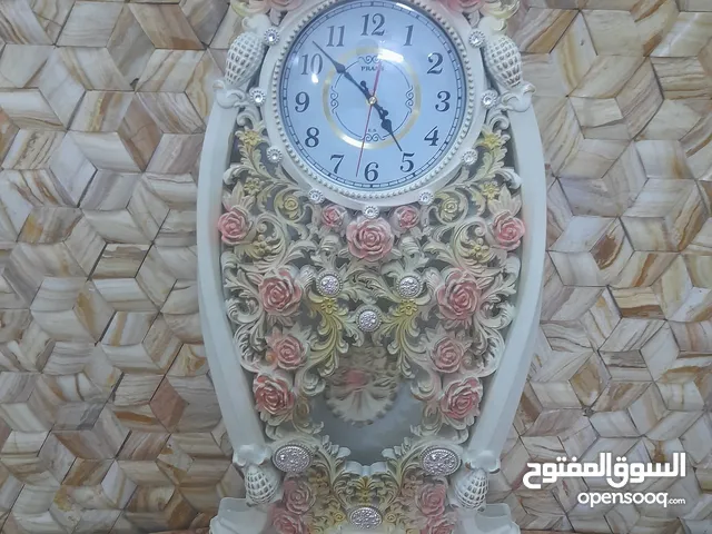ساعة جداريه