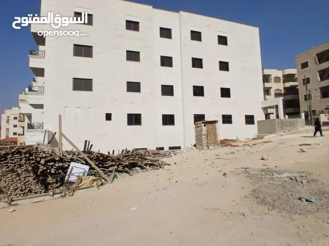 شقة ارضية مواصفات فندقية مساحة 173م ترسين مساحة 35م موقفين