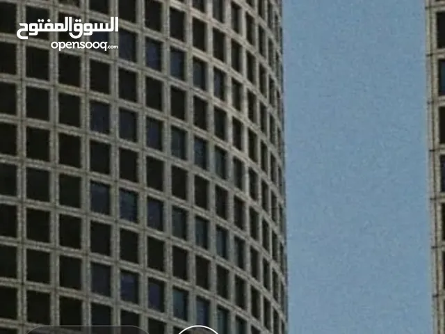 محل تجاري رائع جدا للبيع علي الشارع الرئيسي في مجمعج تجاري