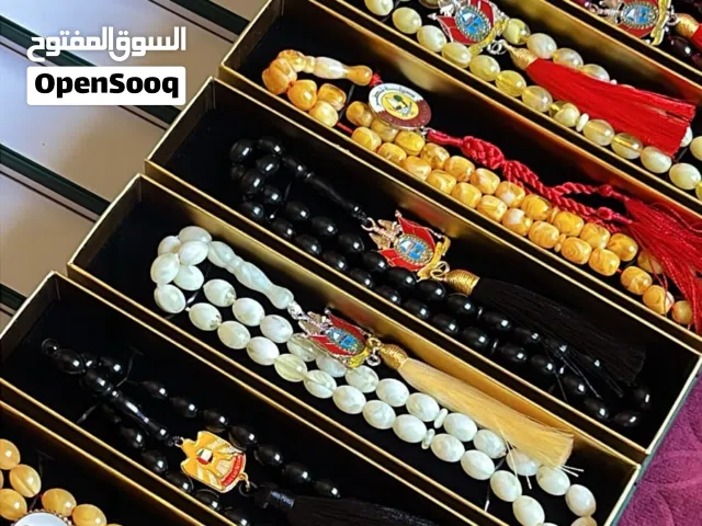 عندنا مسابيح ب شعارات دول مختلفه و الأسعار ارخص عن السوق