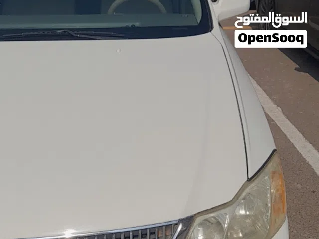 تيوتا افالون للبيع مديل 2000