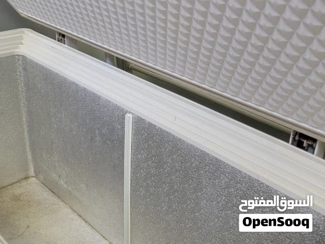 فريز وكاله موديل امريكي للبيع ب 80000 ريال بحاجة الى استبدال الشبك الداخلي بشبك خارجي . المكينة جدي