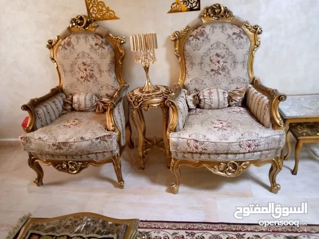 طقم كنب مصري بحاله جيده مع الطاولات