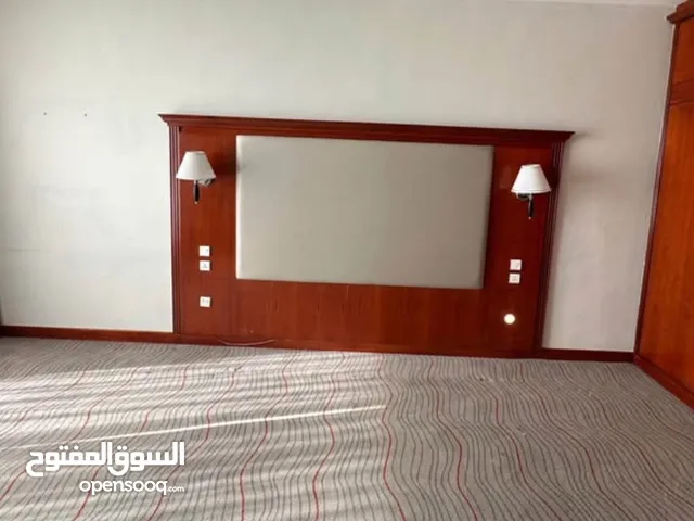 موكيت صوف فاخر لون سكني قياس 4*4 تقريبا خميل وشعرات صوف سميكة لعزل الحراره والرطوبة للبيع بسعر مغري