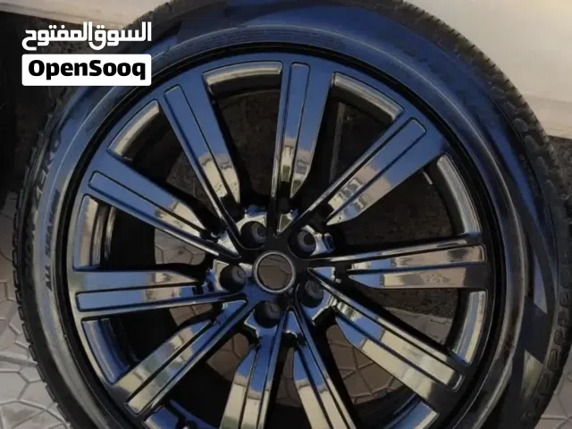 للبيع جنوط سوداء رنج روفر وكالة مع الكفرات موديل 2024