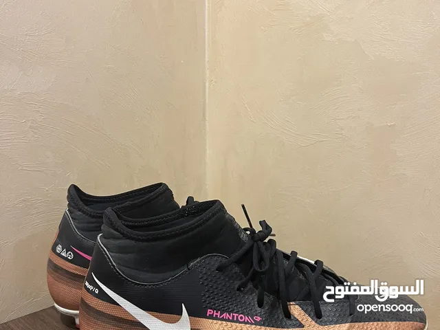 44 Sport Shoes in Mecca