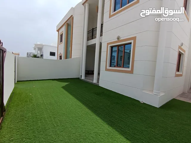 320 m2 More than 6 bedrooms Villa for Rent in Muscat Al Khoud