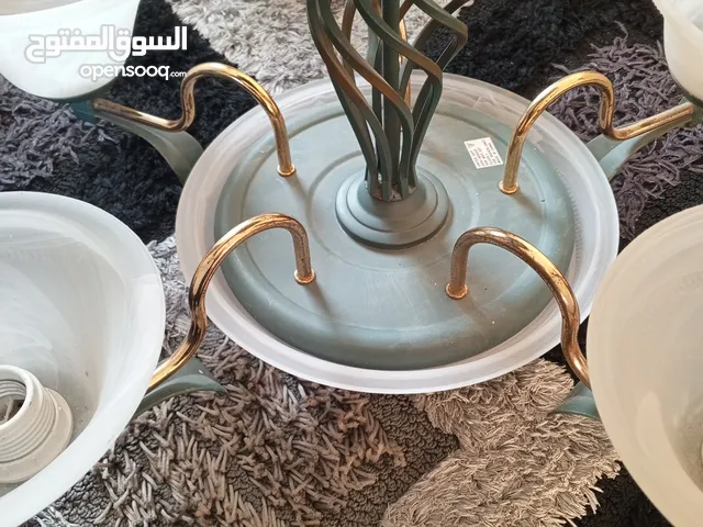 ثريات عدد اثنان نفس الشكل والحجم للبيع ب خمس دنانير الوحدة