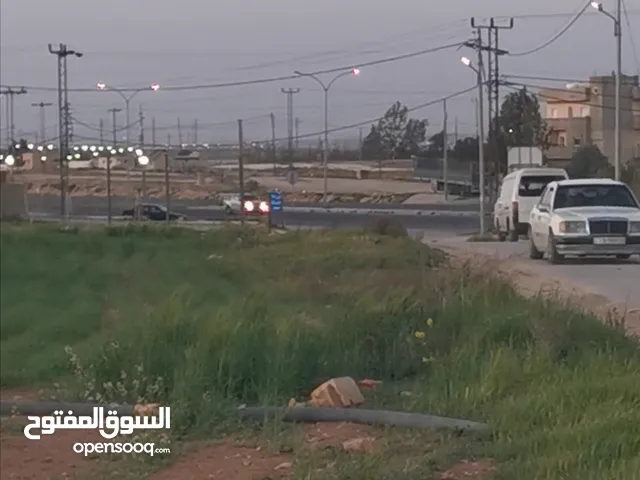 للبيع قطعه ارض 900م في ارينبه الغربيه بجانب الخليلي حوض الشرقي شارعين