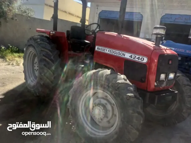 2003 Tractor Agriculture Equipments in Tafila